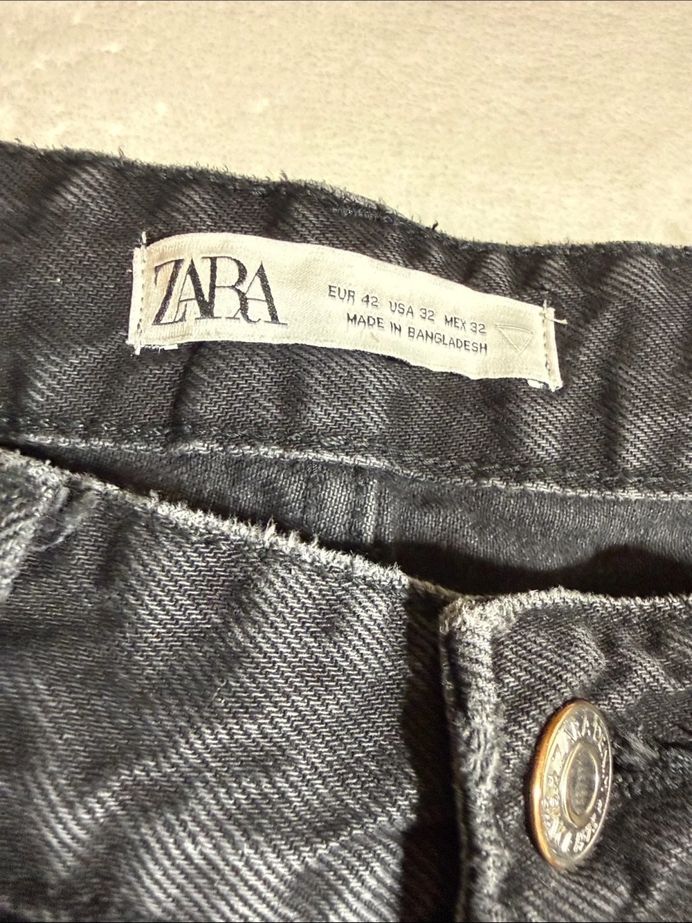 Zara Black Straight-Leg Jeans - Picture 2 of 6